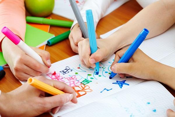 تقویت هماهنگی چشم و دست کودک با نقاشی - اسباب بازی جاپاتوی